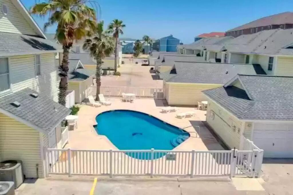 Spacious Home, Short Walk To Beach, Heated Pool! Корпус-Крісті Екстер'єр фото
